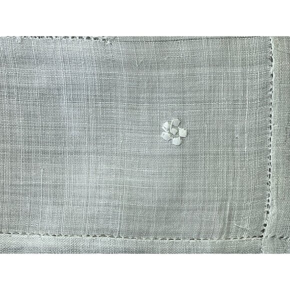 Madeira Linen Organza Tablecloth Embroidered Floral  31.5x32 Vintage - Picture 4 of 12